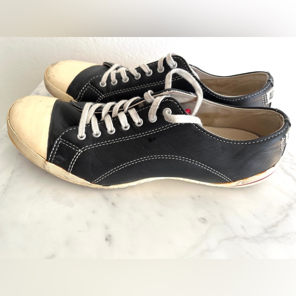 Converse All Star Black & Red Leather & Rubber Laced Low Top Sport Shoes Women 9